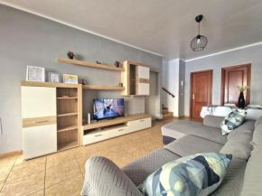 Spacious independent Chalet next the Airport - Sea
